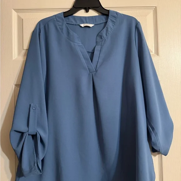 #18 Elegant Blue Women's Top - Picture 1 of 3